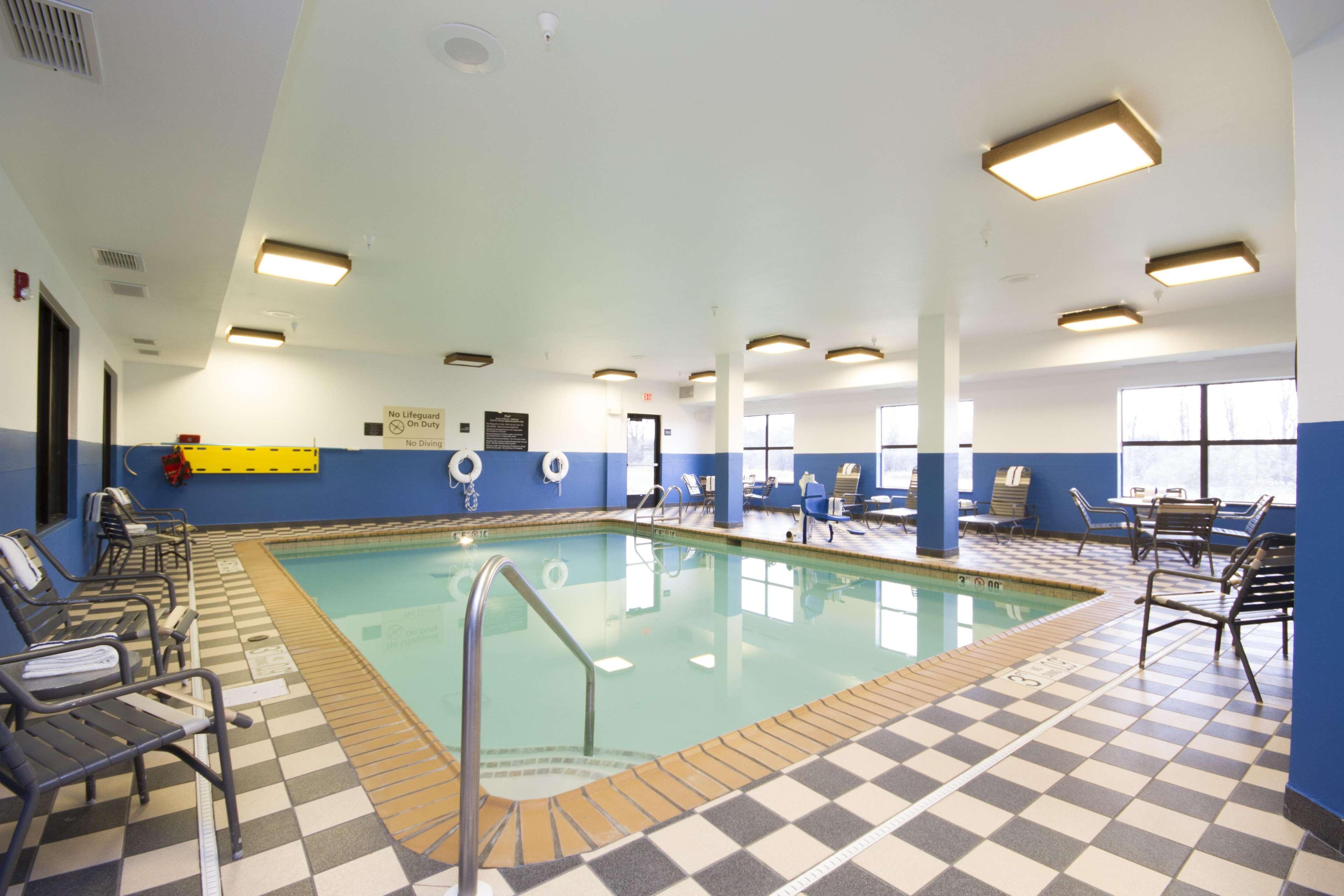 Hampton Inn Маршал Екстериор снимка