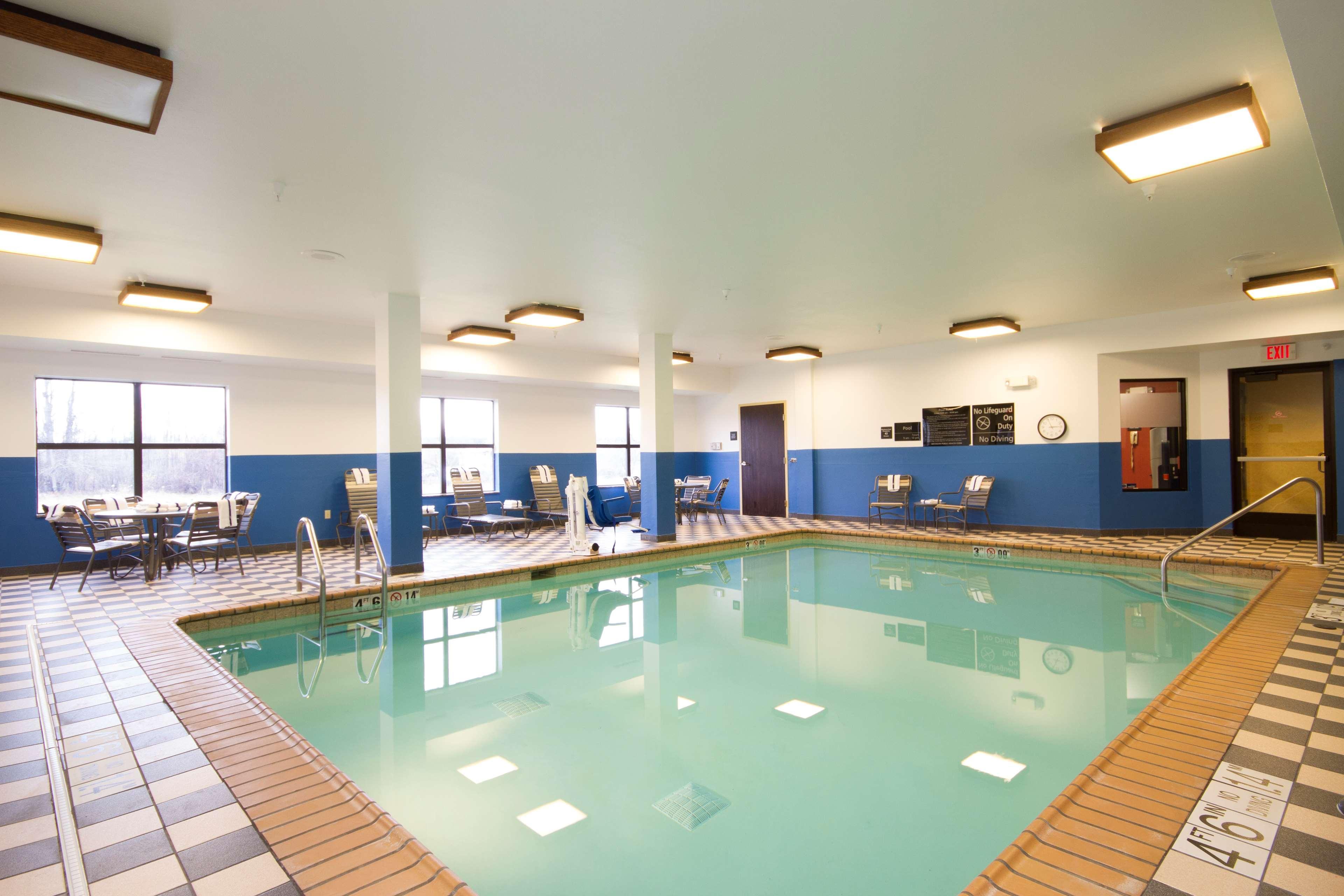 Hampton Inn Маршал Екстериор снимка