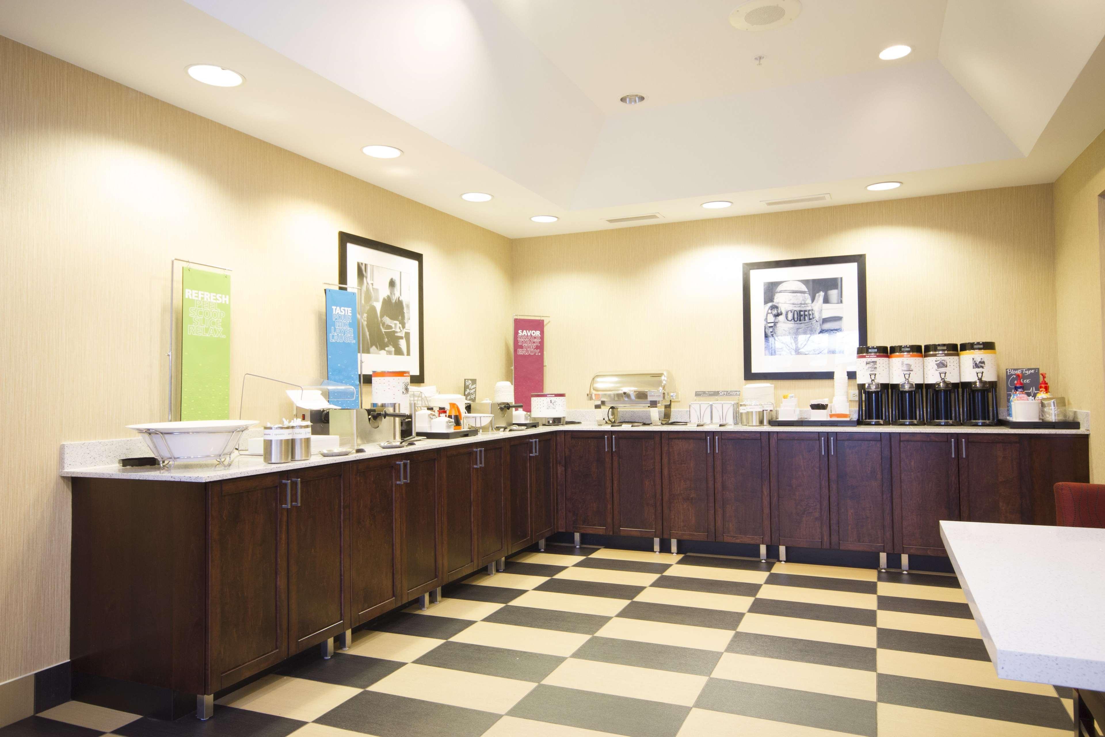 Hampton Inn Маршал Екстериор снимка