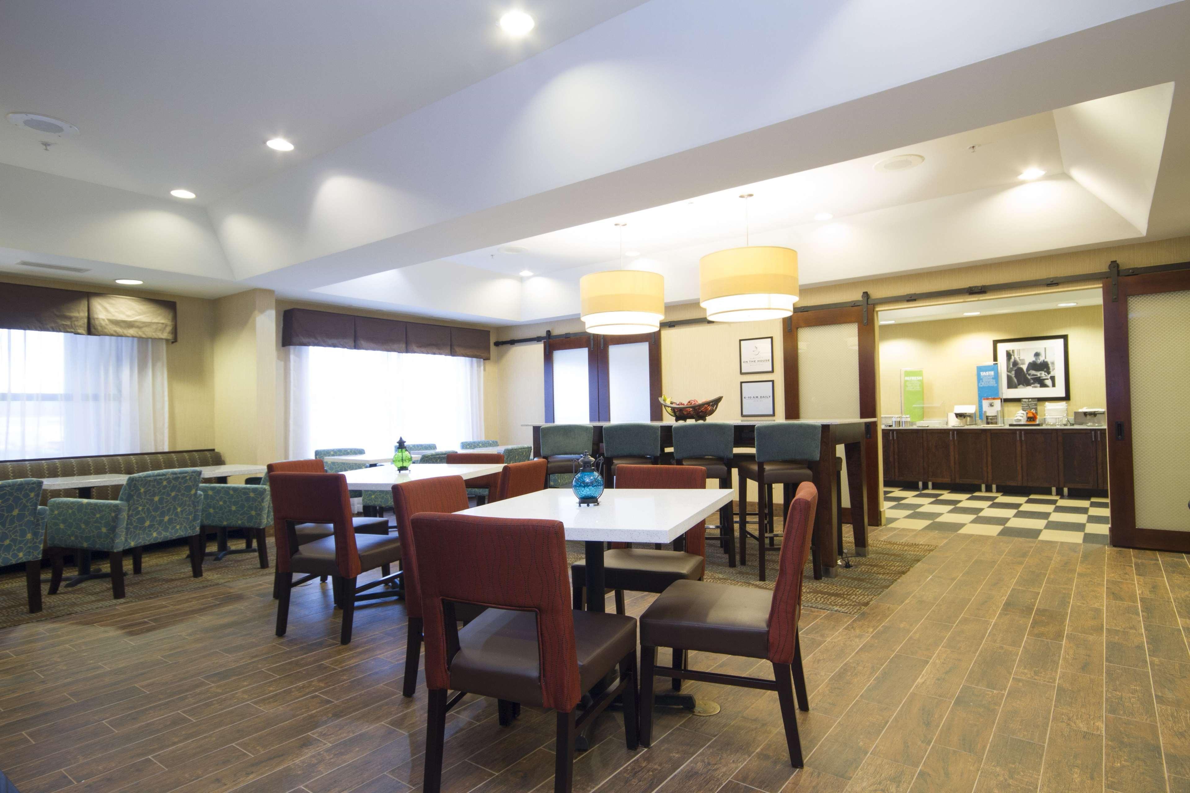Hampton Inn Маршал Екстериор снимка